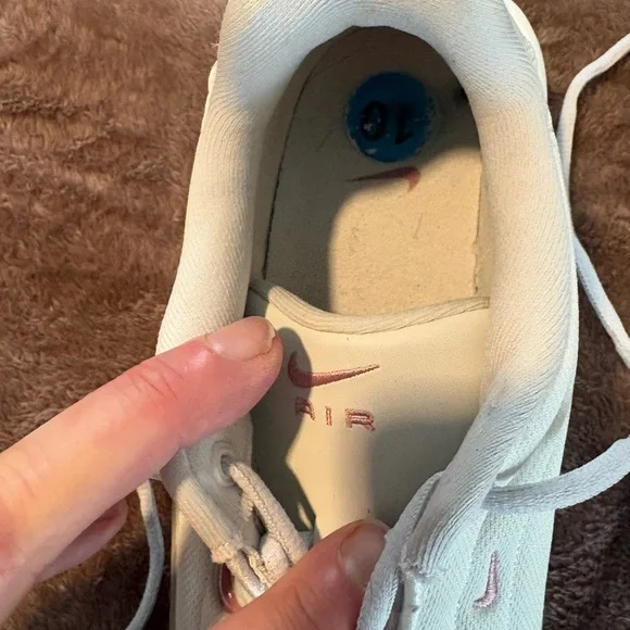 Nike Women’s size 10 Air Max Portal Sneaker White w Pink accents Excellent Cond! - Picture 5 of 8